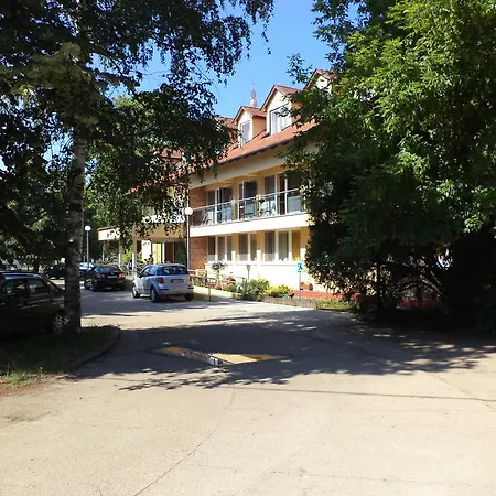 Touring Berekfürdő